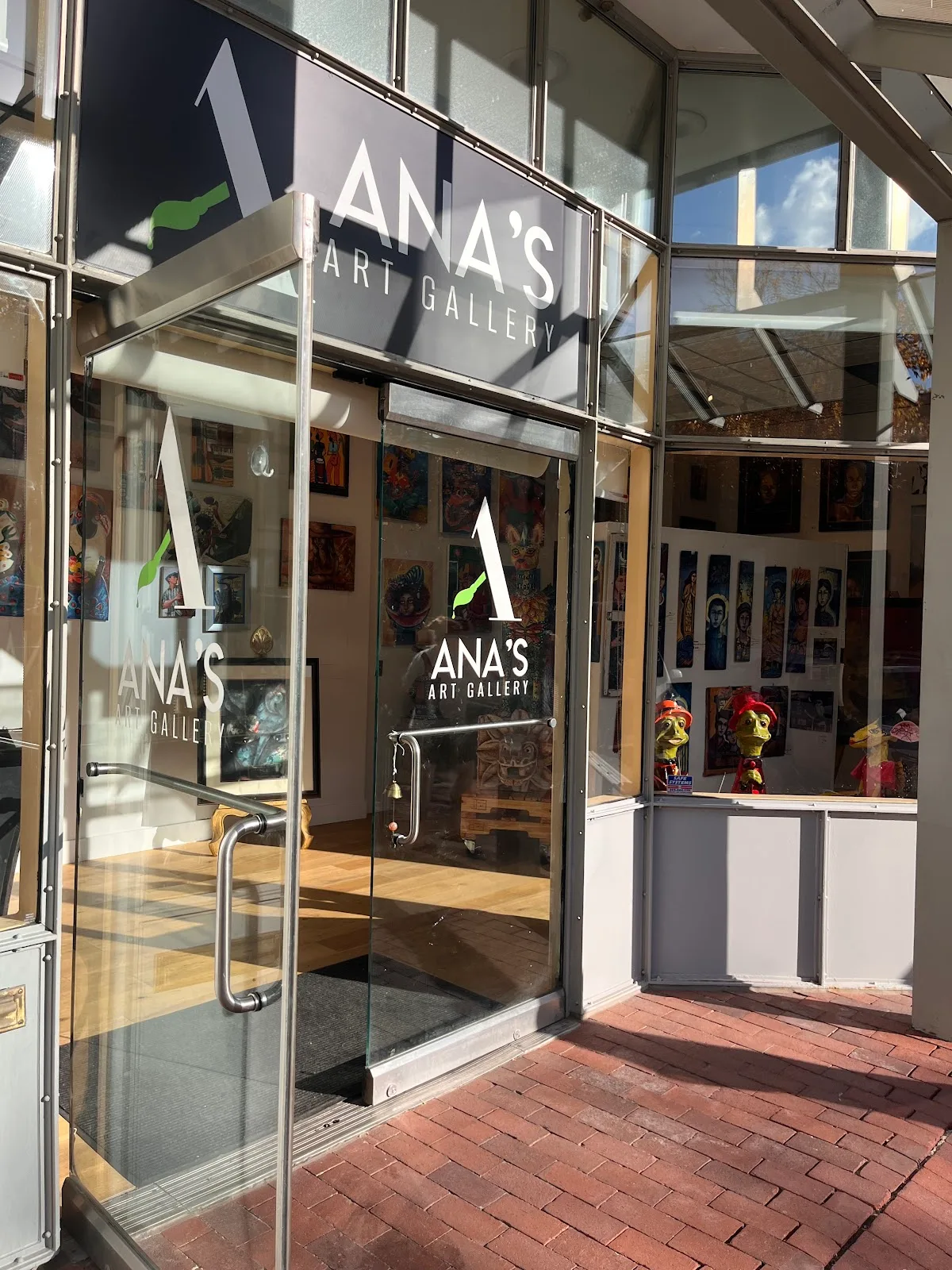 Ana's Art Gallery gallery space, view 5