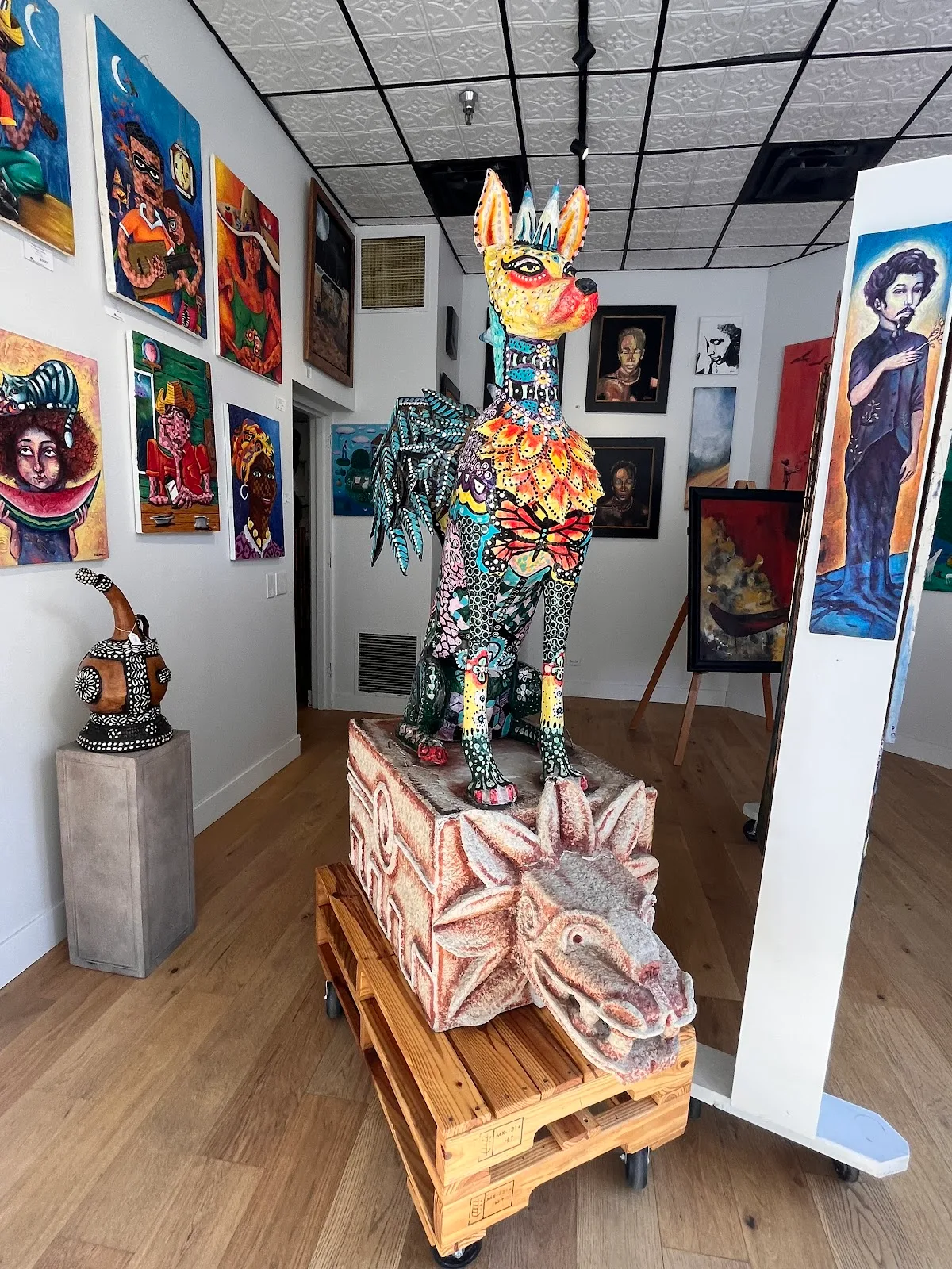 Ana's Art Gallery gallery space, view 4